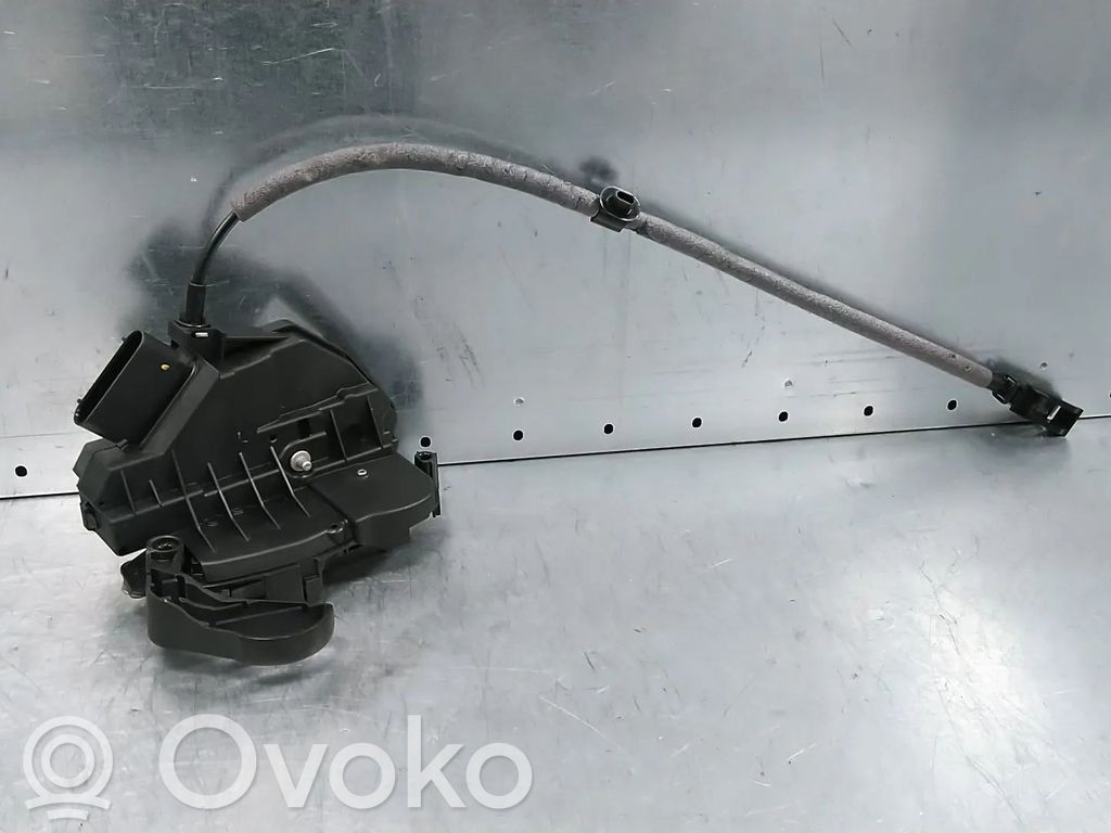 Ford Focus Priekšpusē slēdzene 