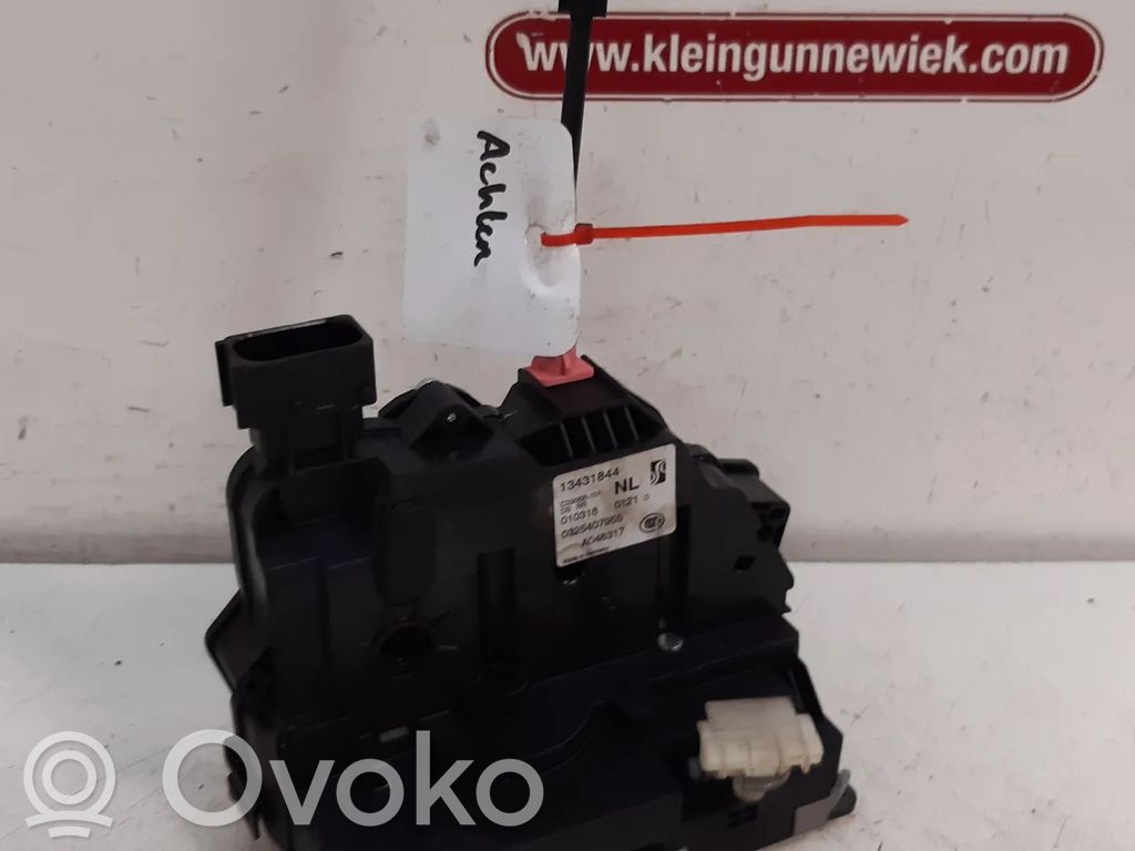 Opel Corsa E Galinių durų spyna 