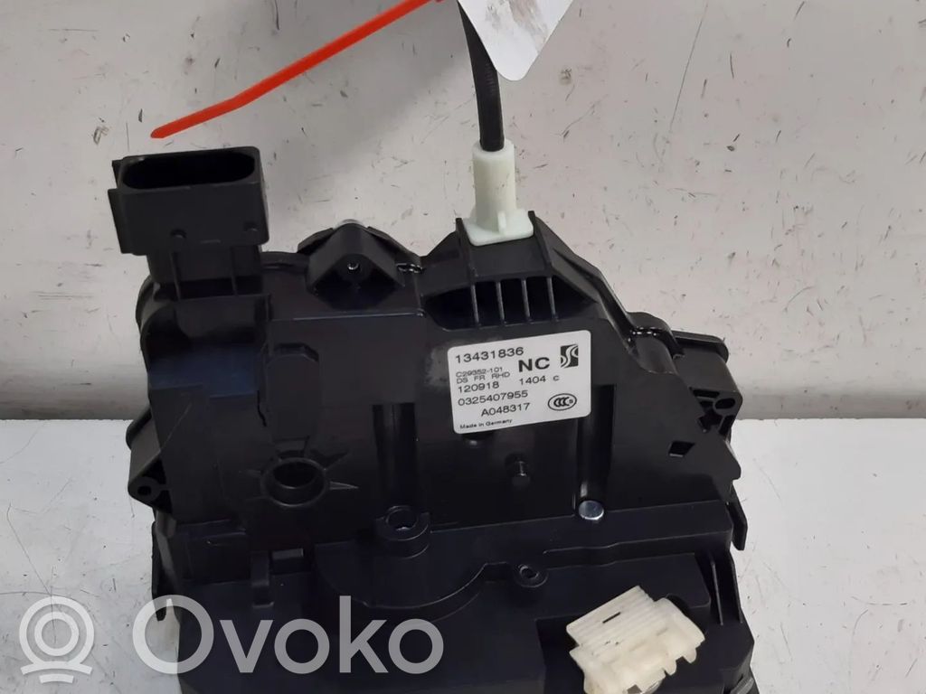 Opel Corsa E Front door lock 