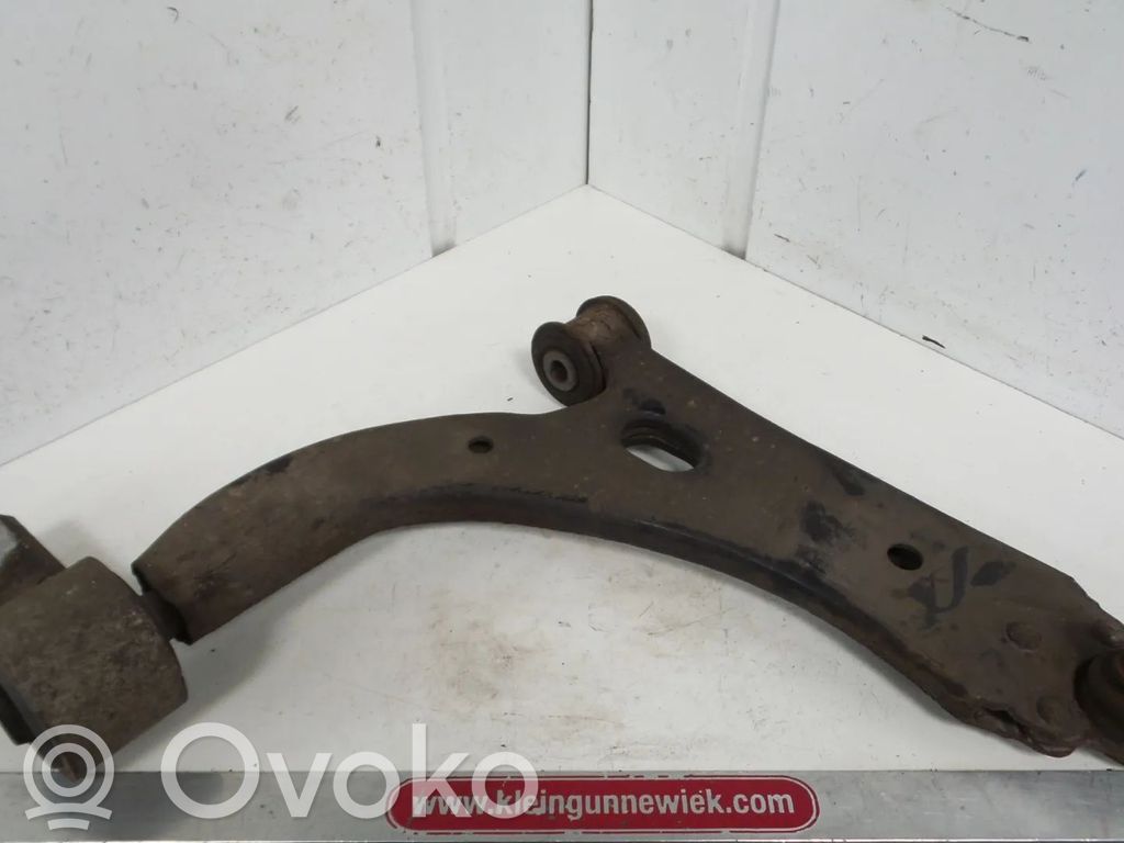 Ford Fiesta Wahacz przedni 