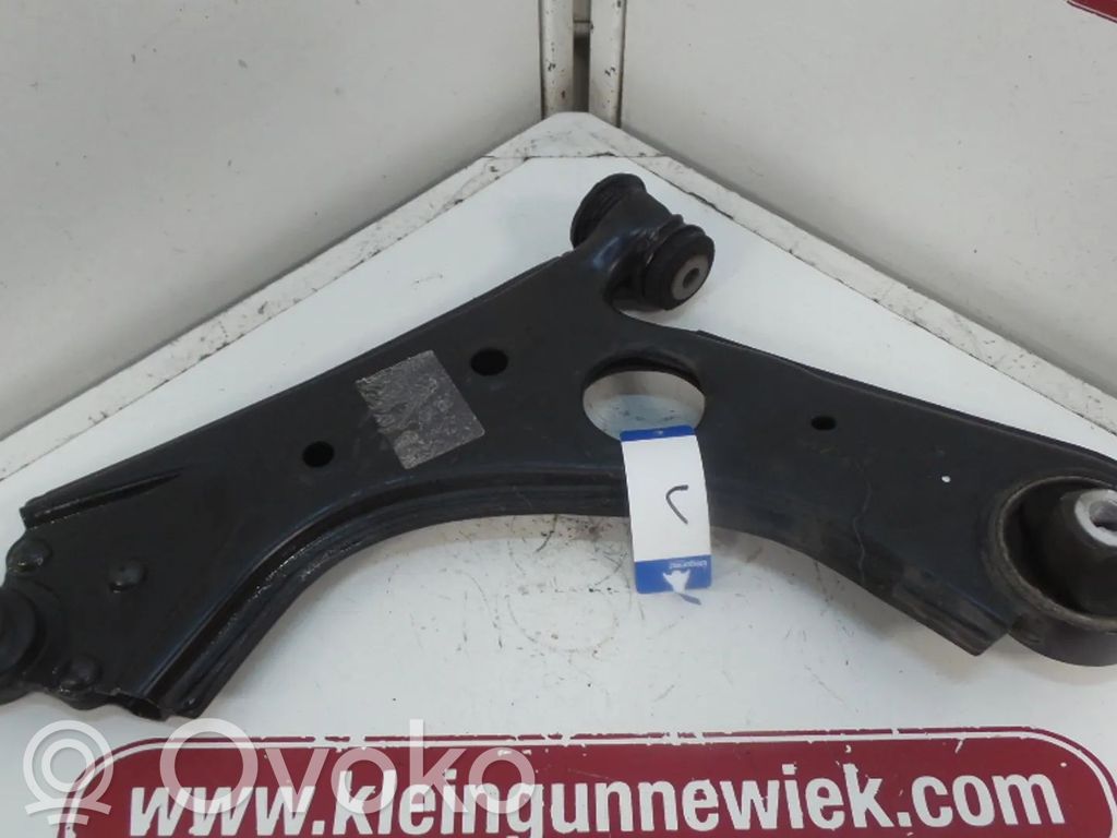 Opel Combo D Wahacz przedni 