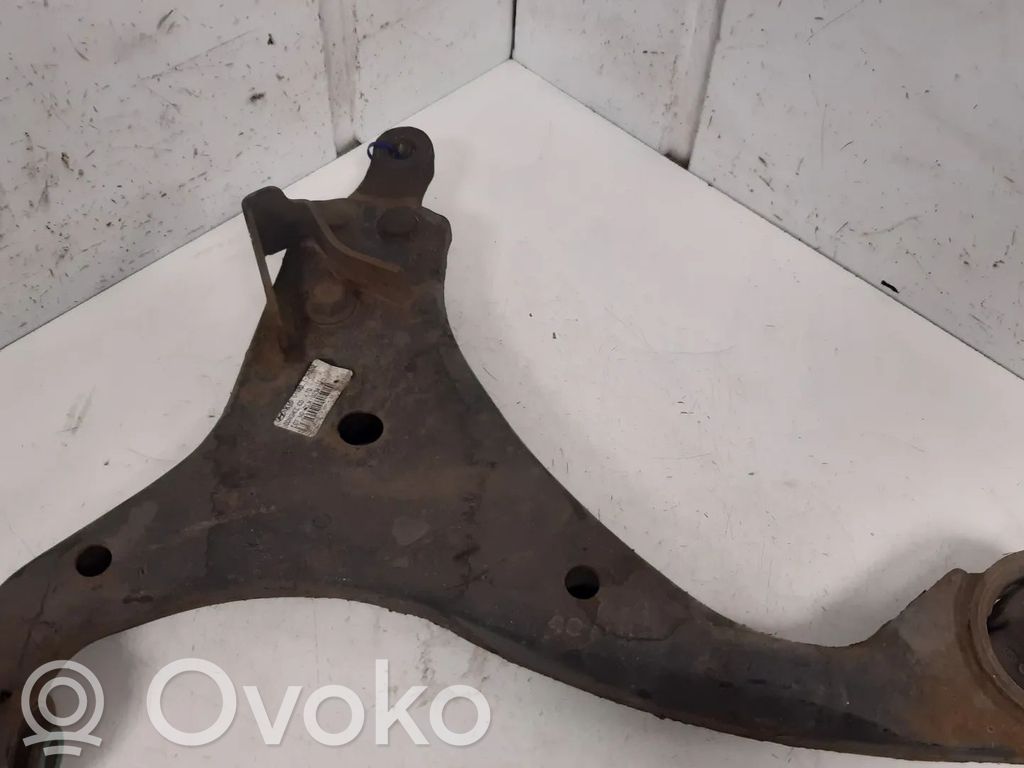 KIA Ceed Priekinė svirtis 