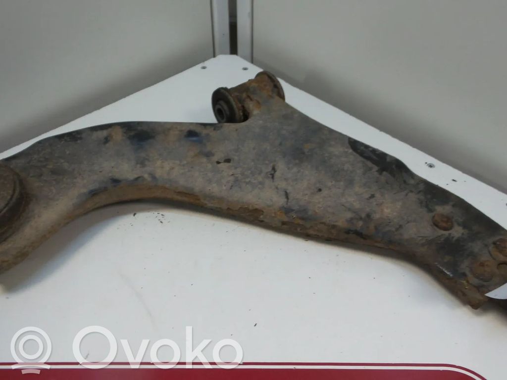 Ford Mondeo Mk III Basculă inferioară față 