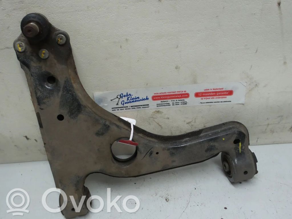 Opel Zafira B Dolny wahacz przedni 