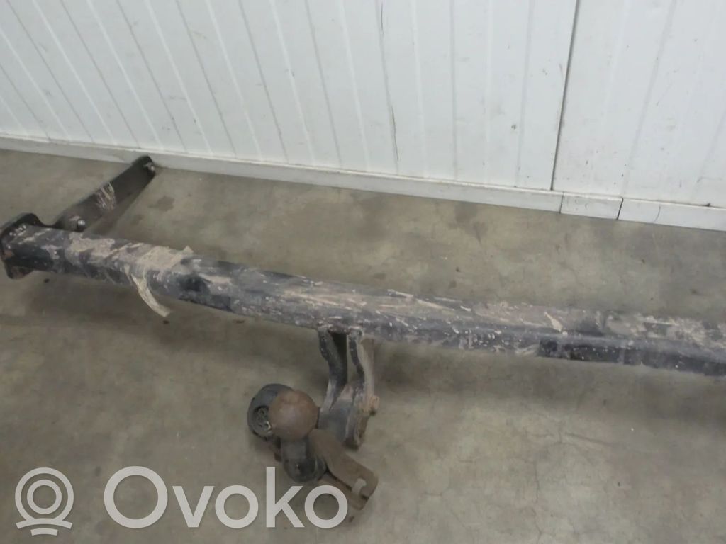 Volkswagen Golf V Hak holowniczy / Komplet 