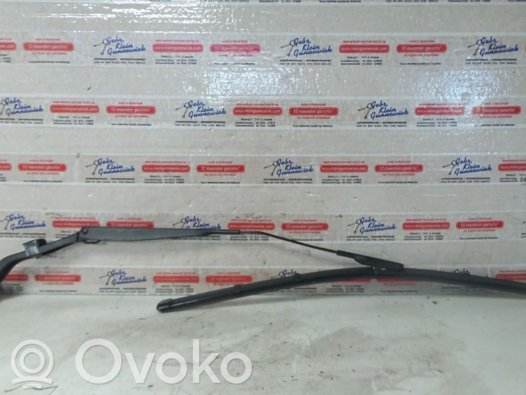 Ford Kuga II Brazo del limpiaparabrisas delantero 