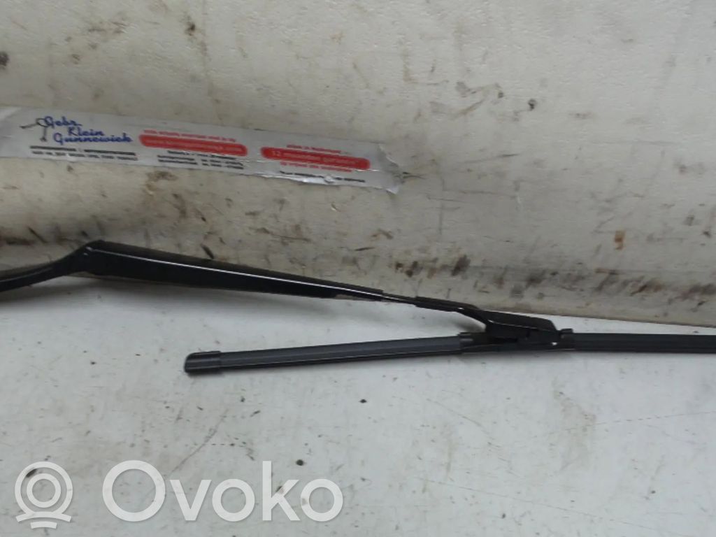 Volkswagen Beetle A5 Front wiper blade arm 