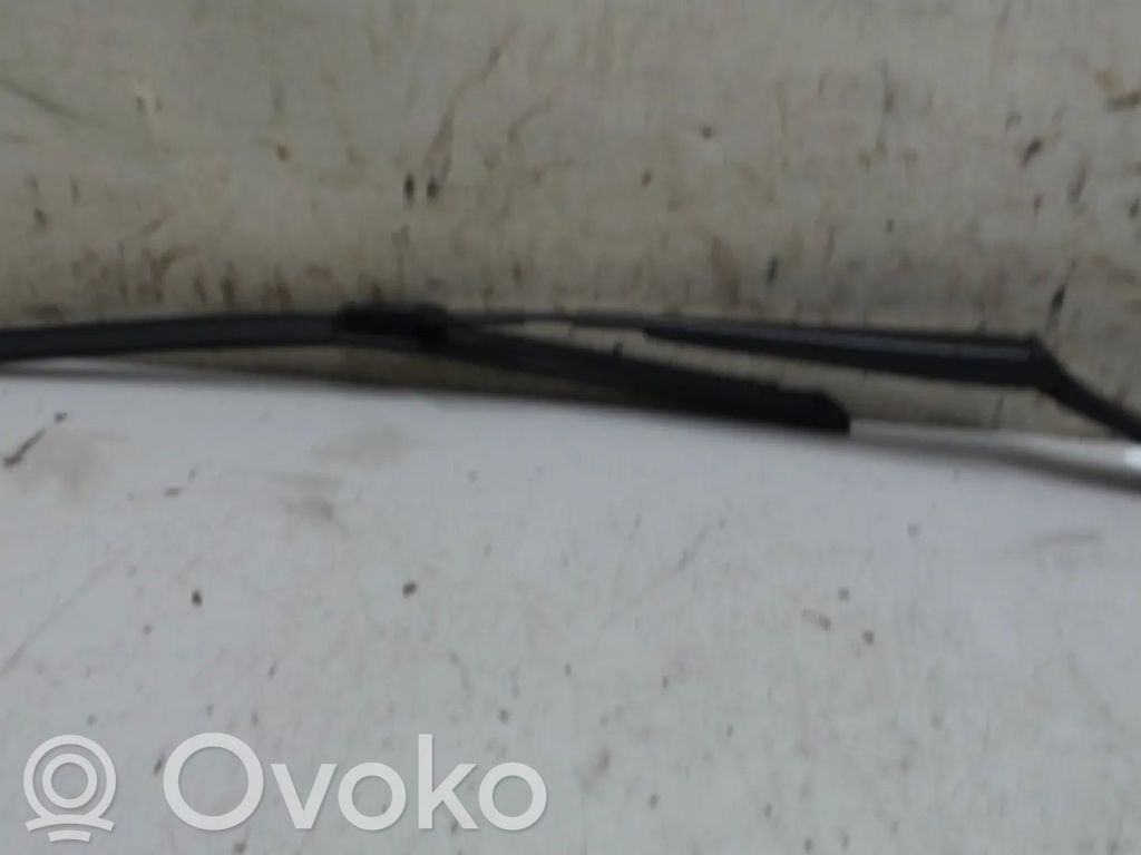 Volkswagen Beetle A5 Front wiper blade arm 