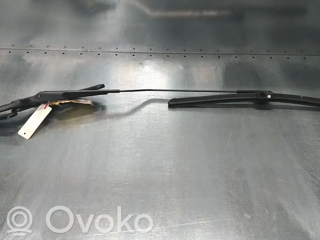 Ford C-MAX I Front wiper blade arm 
