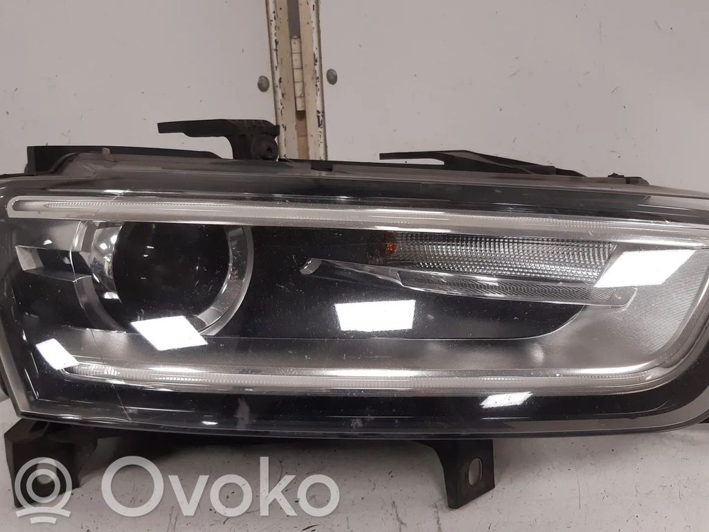Audi Q3 8U Передняя фара 