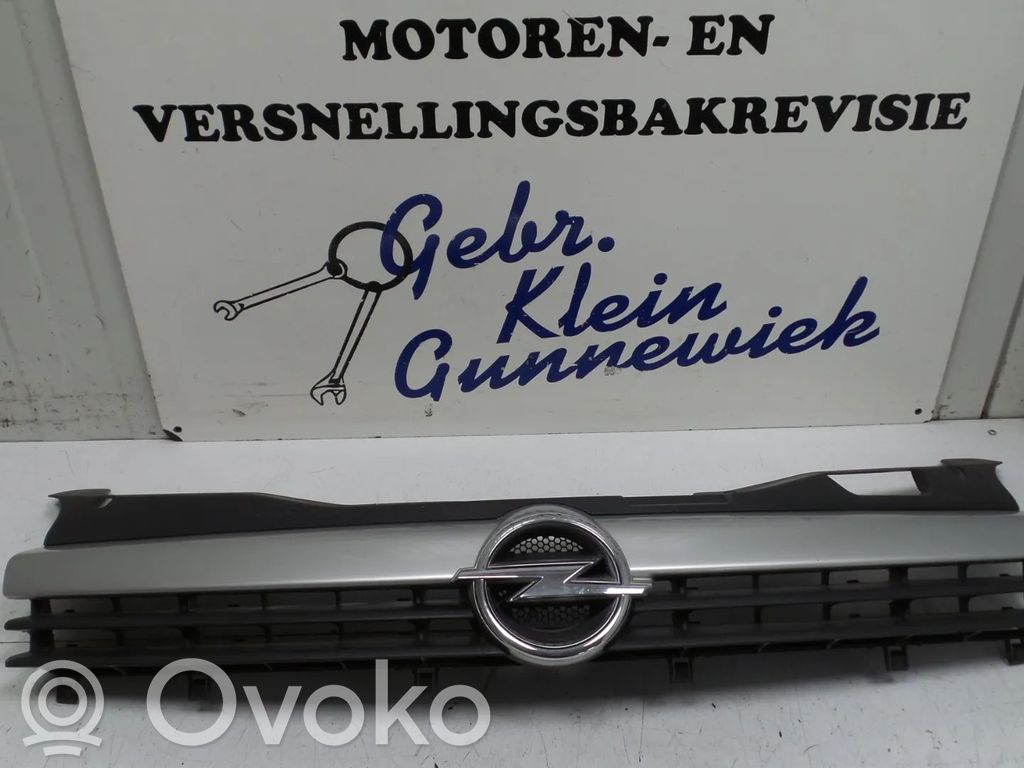Opel Astra H Grilă radiator față 
