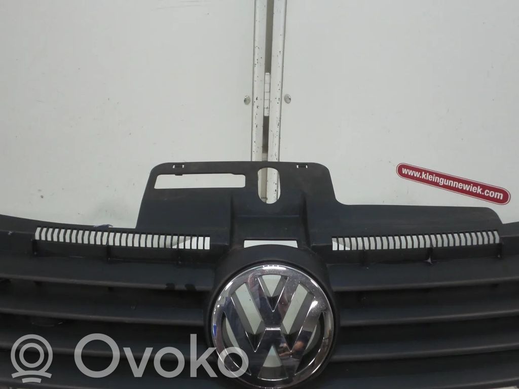 Volkswagen Polo Etupuskurin ylempi jäähdytinsäleikkö 