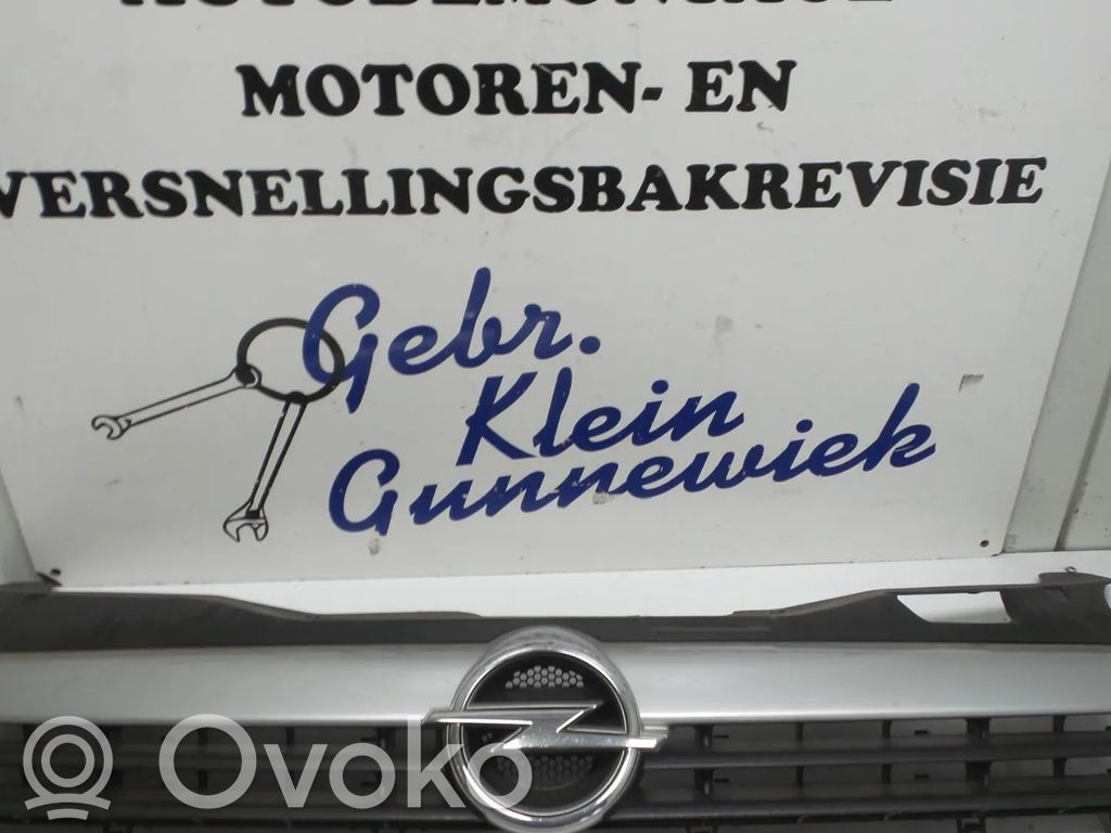 Opel Astra H Grilă radiator față 
