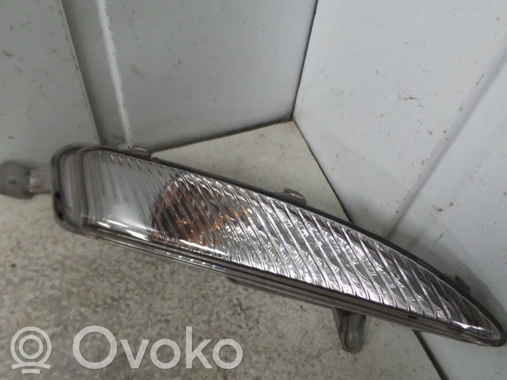 Opel Astra J Kierunkowskaz przedni 