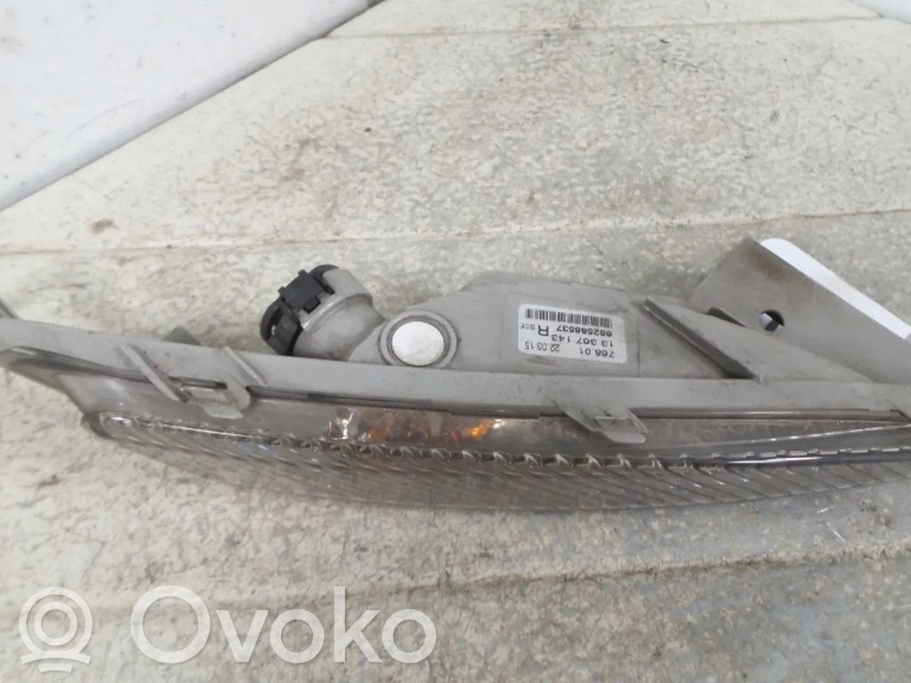 Opel Astra J Kierunkowskaz przedni 