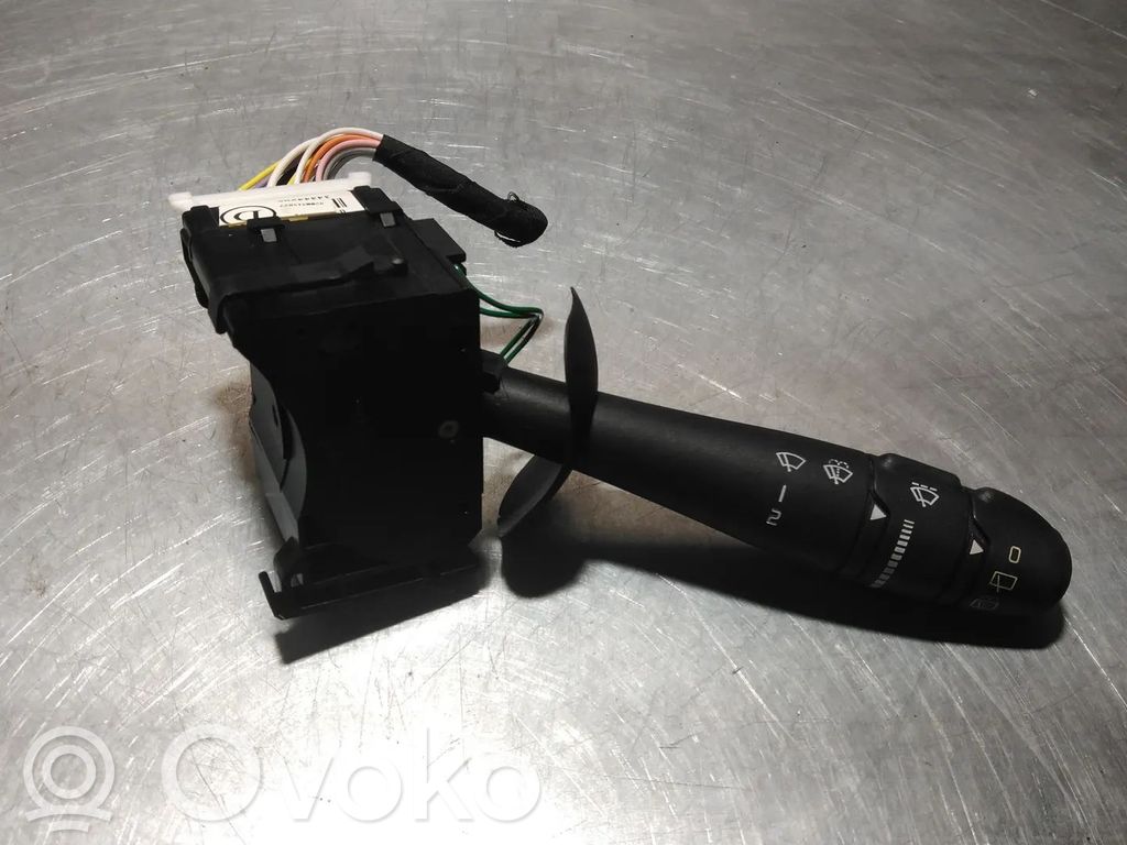 Renault Twingo II Interruptor/palanca de limpiador de luz de giro 