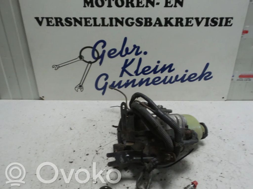 Opel Astra H Power steering pump 
