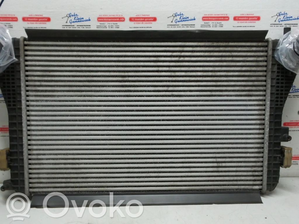 Volkswagen PASSAT B6 Interkūlerio radiatorius 