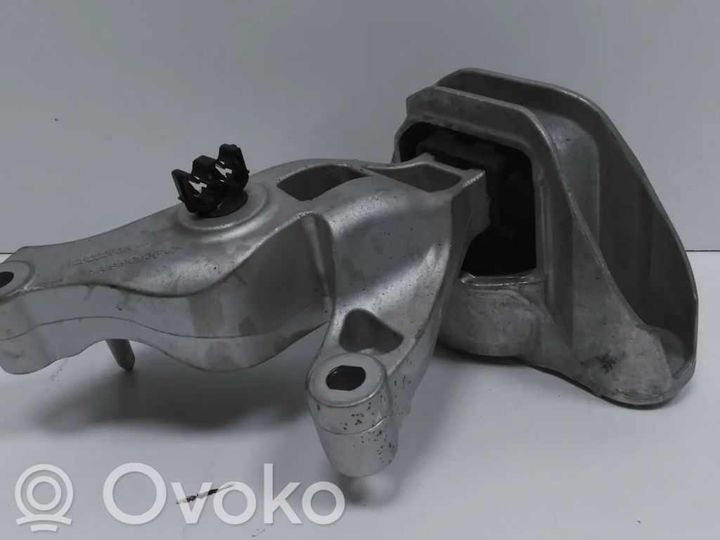 Dacia Duster II Engine mount bracket 