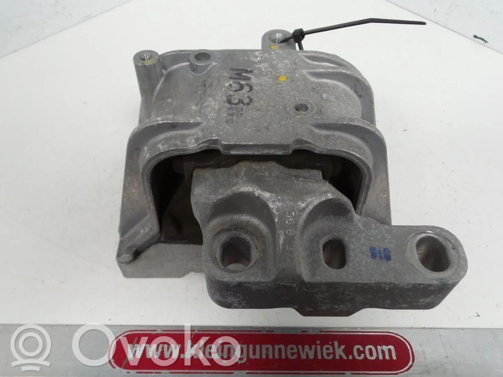 Volkswagen Jetta VI Soporte de montaje del motor 