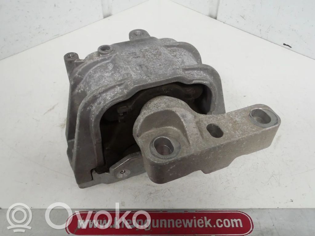 Volkswagen Jetta VI Soporte de montaje del motor 