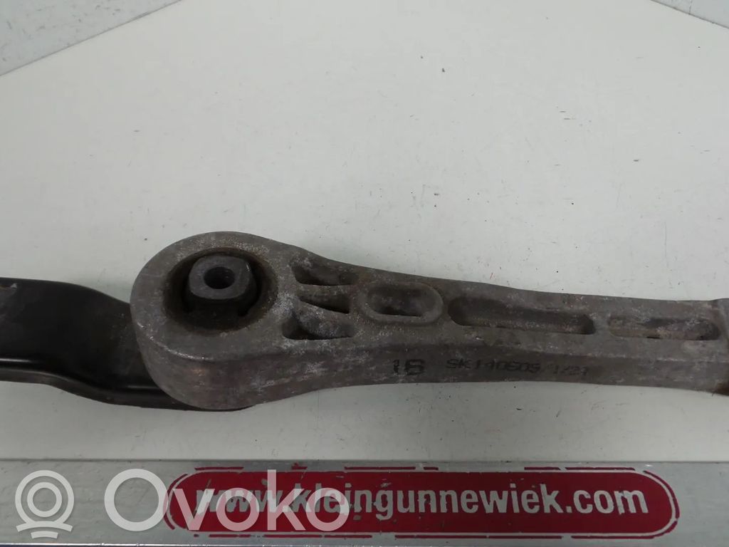 Volkswagen PASSAT B6 Engine mount bracket 