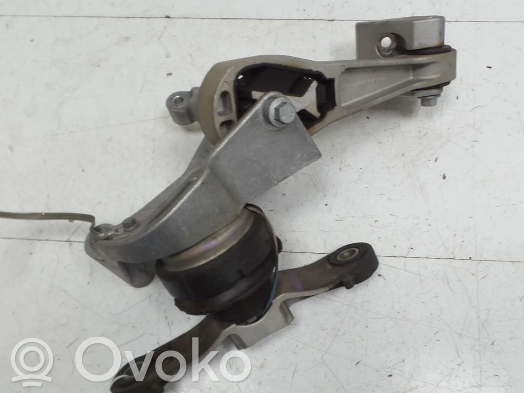 Volvo V40 Engine mount bracket 