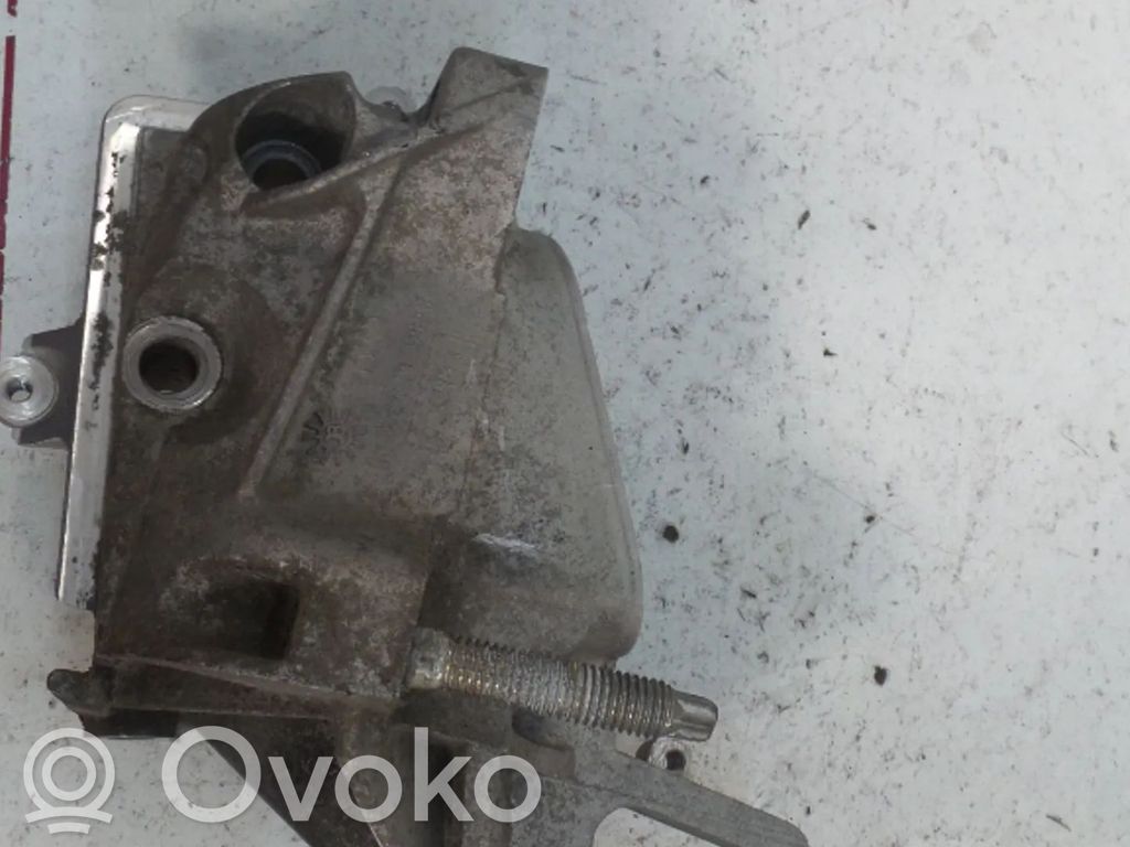 Ford Fiesta Engine mount bracket 