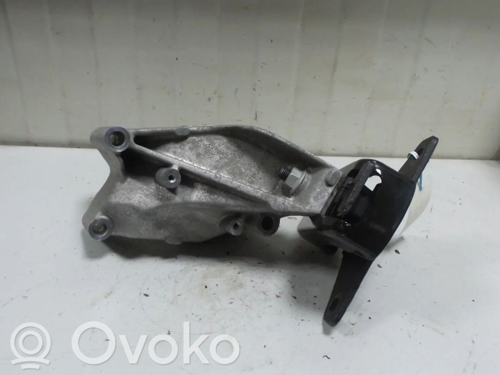 Volkswagen Amarok Engine mount bracket 