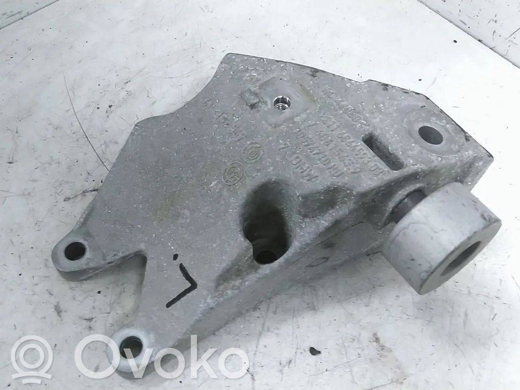 BMW 5 G30 G31 G38 Engine mount bracket 