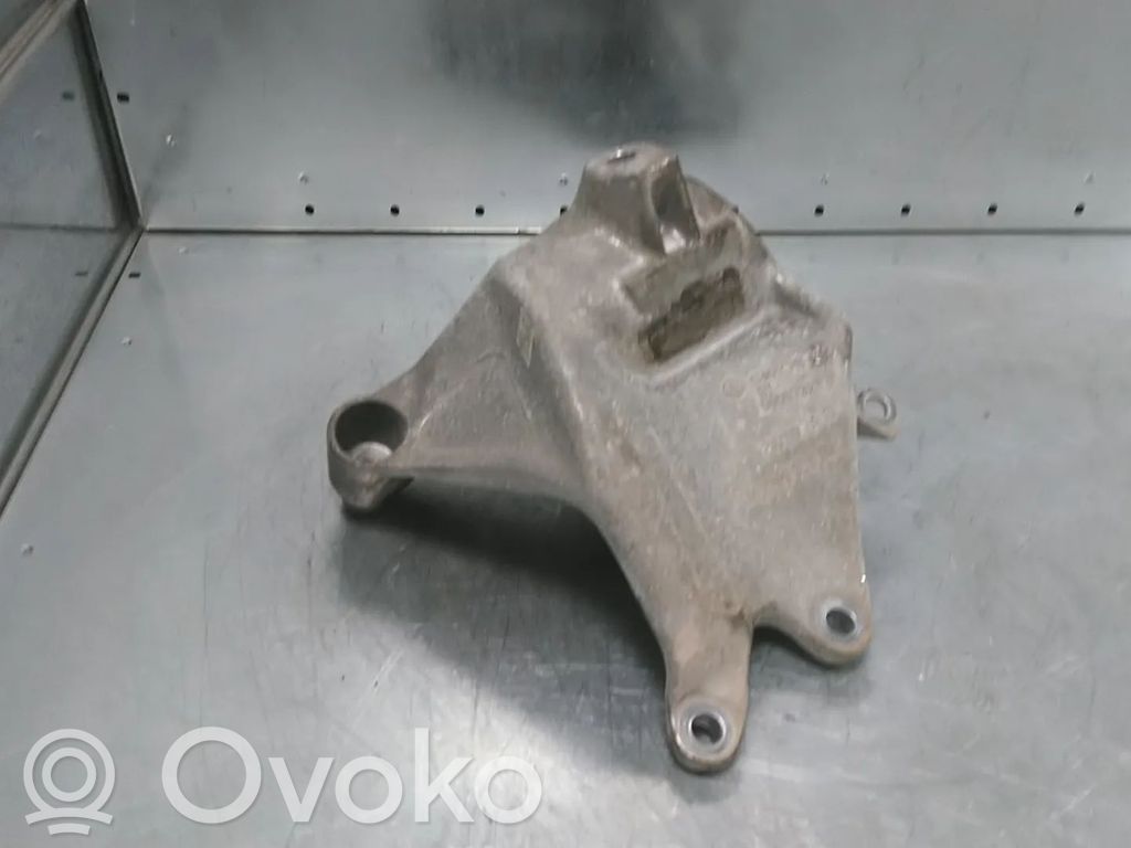 Audi Q7 4M Engine mount bracket 