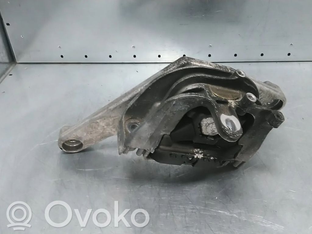 Volkswagen Golf VII Engine mount bracket 