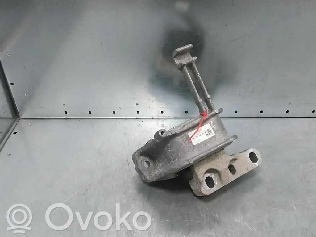 Volkswagen Touran III Engine mount bracket 