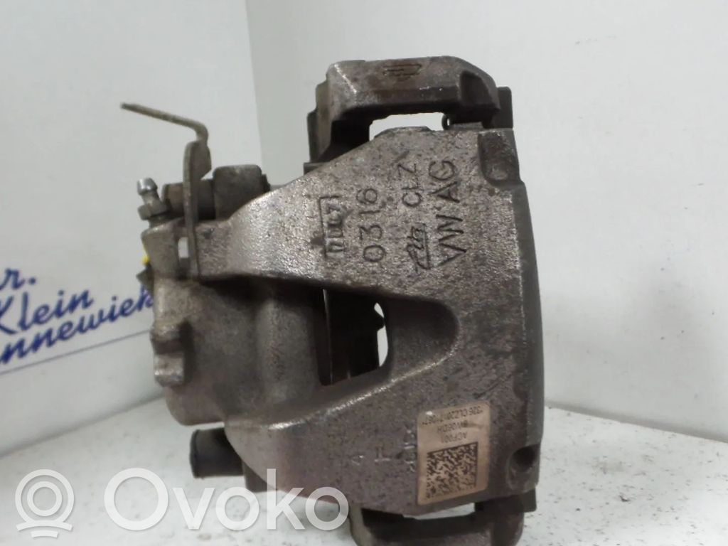 Audi A4 S4 B9 Zacisk hamulcowy przedni 