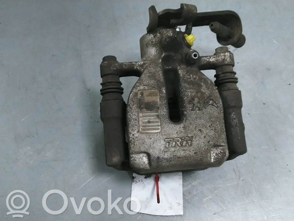 Opel Combo E Задний суппорт 