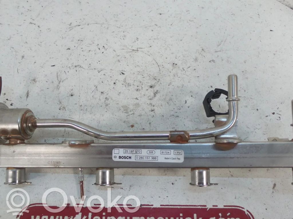 Opel Corsa E Listwa wtryskowa 