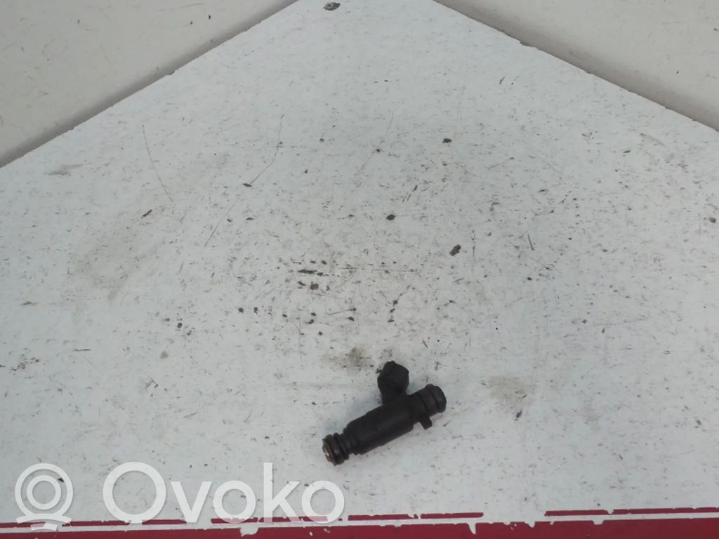 Audi A8 S8 D3 4E Fuel injector 