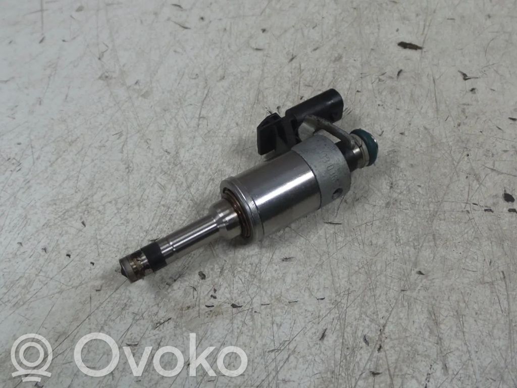 Volkswagen Golf VII Fuel injector 