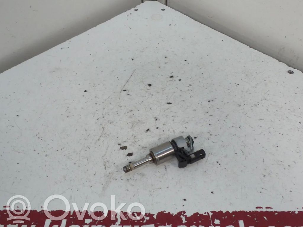 Volkswagen Golf VII Fuel injector 