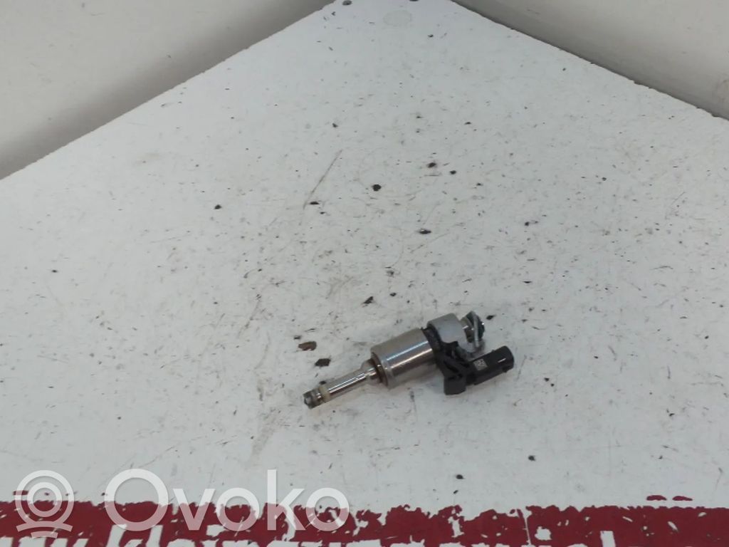 Volkswagen Golf VII Fuel injector 