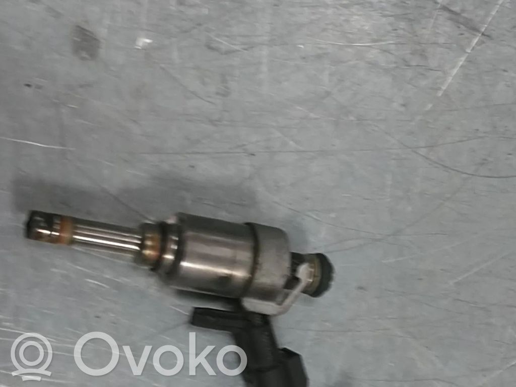 Volkswagen Golf VII Wtryskiwacz paliwa 