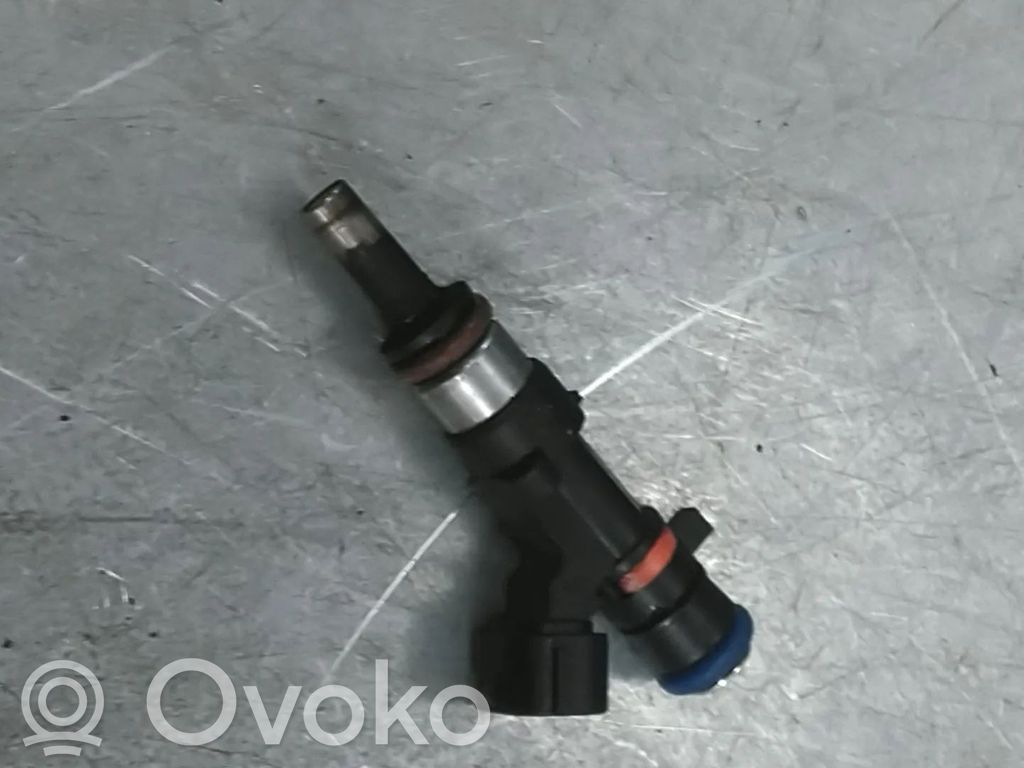 Renault Clio IV Fuel injector 