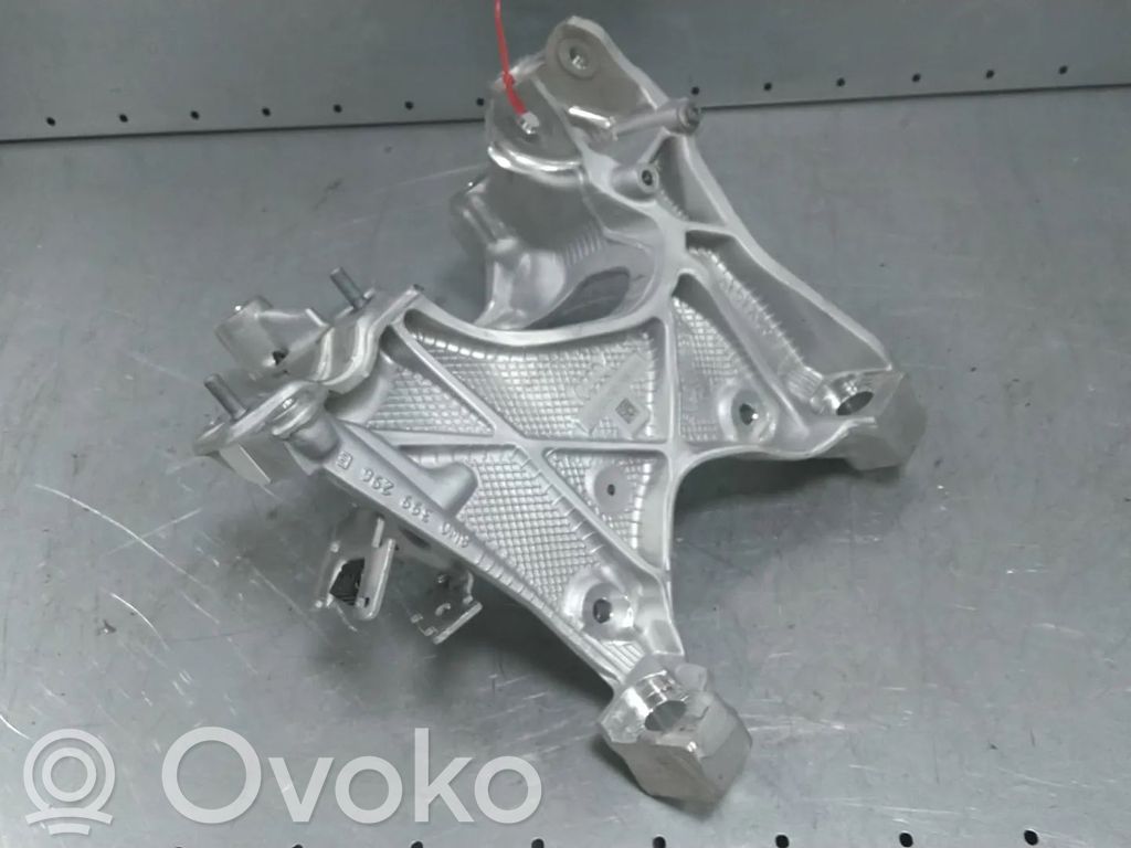 Audi A5 Priekinis traversas 