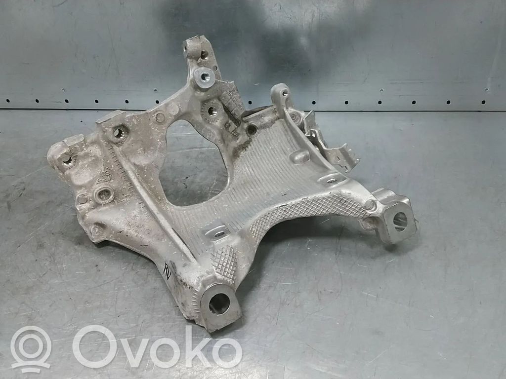 Audi A4 S4 B9 Priekinis traversas 