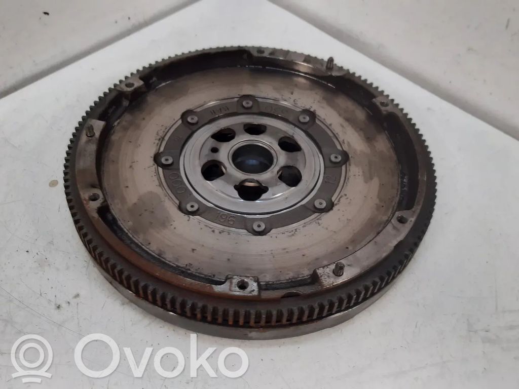 Volkswagen Jetta VI Vauhtipyörä