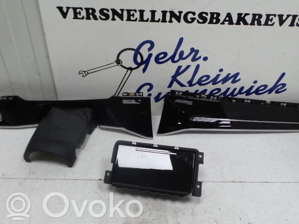 Audi A8 S8 D5 Kita salono detalė 