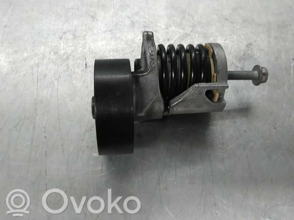 Volkswagen Touran II Inne części komory silnika 