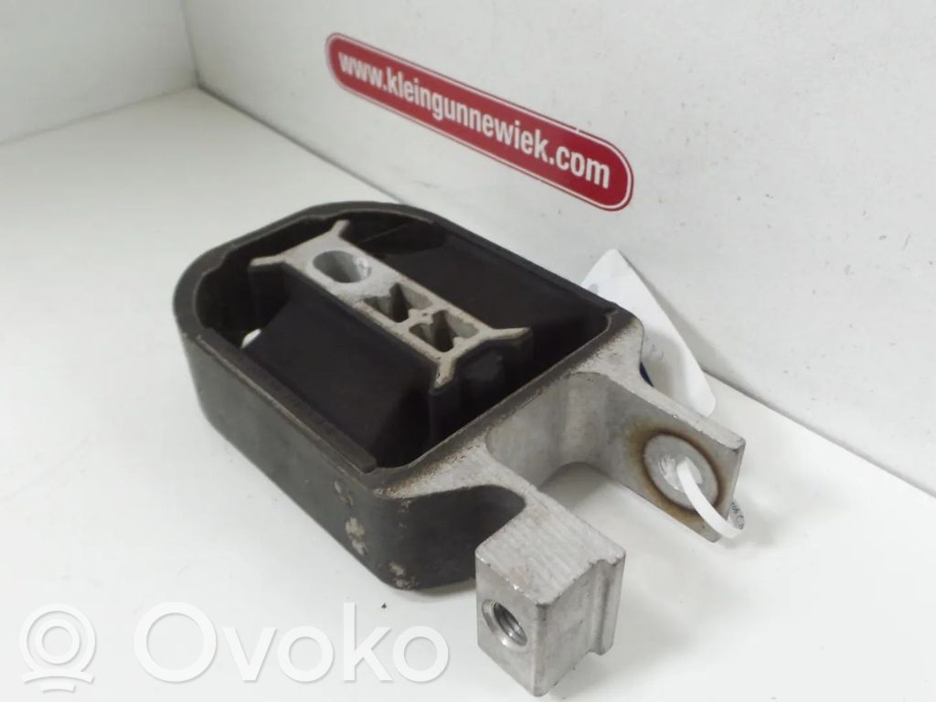 Volvo V40 Soporte de la caja de cambios 