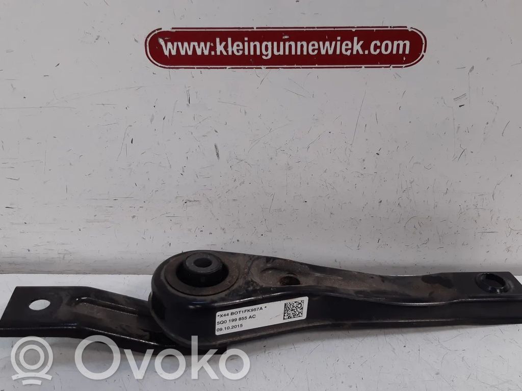Volkswagen Golf VII Gearbox mount 