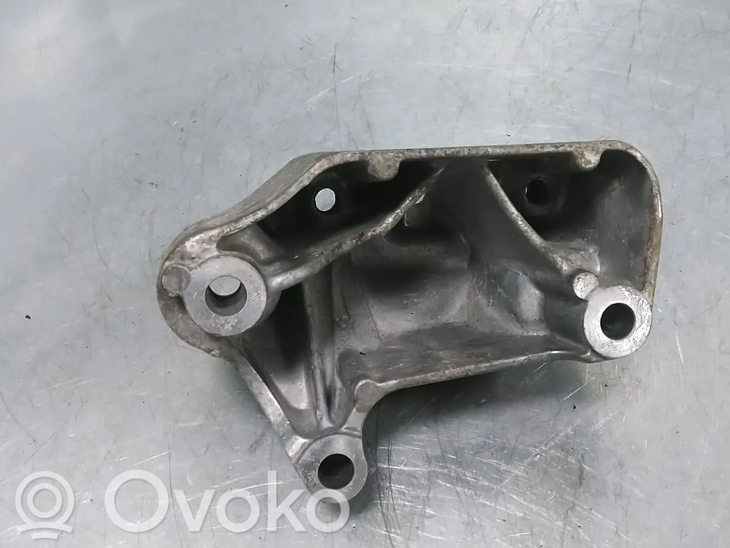 Volkswagen Caddy Pagalvė pavarų dėžės 